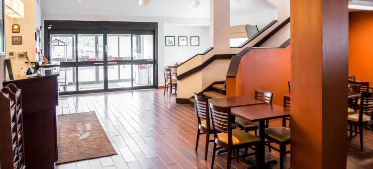 品质酒店布里奇波特-克拉克斯堡(Quality Inn Bridgeport-Clarksburg)图片