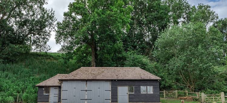 Stunning 6 bedroom converted barn nestled in Souths Downs; 5,000+ sq ft; 9 acres图片