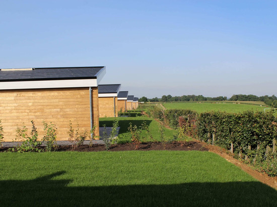 带壁炉的舒适花园之家