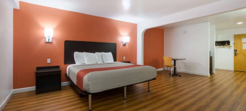 格鲁吉亚萨沃尼6号汽车旅馆- 格威内特中心(Motel 6 Suwanee, GA - Gwinnett Center)图片