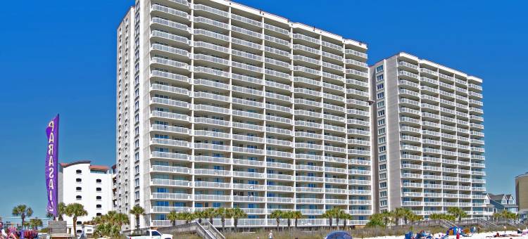 Private Balcony and Resort Amenities - Luxurious Coastal Escape图片