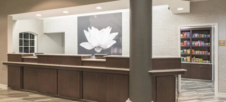 圣路易斯韦斯特波特拉昆塔温德姆套房酒店(La Quinta Inn & Suites by Wyndham St. Louis Westport)图片