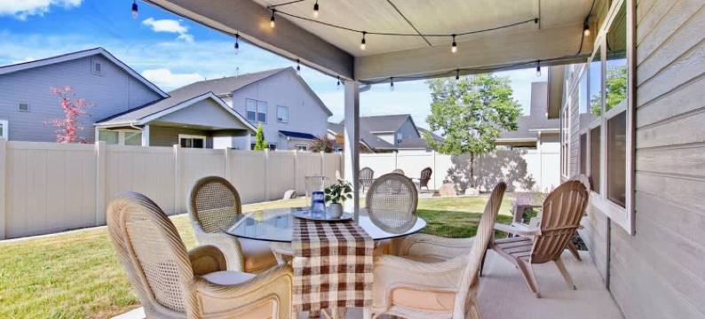 Charming Fire Pit and Inviting Patio - Cozy Meridian Retreat图片