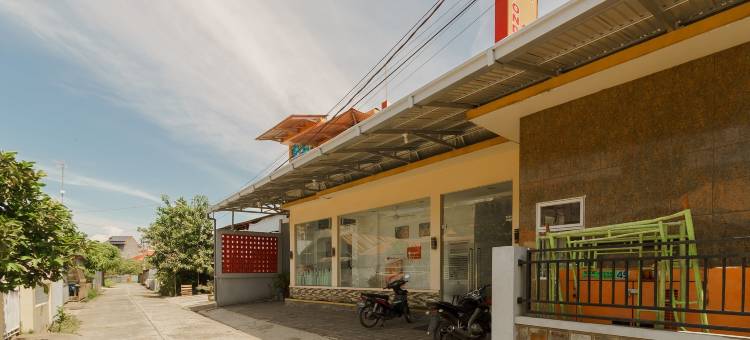 红多兹酒店-近巴东吉姆巴丹斯蒂努尔巴亚(RedDoorz Near Jembatan Siti Nurbaya Padang)图片