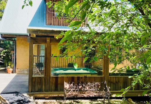 Sutton Spring Art Retreats Hotel Overview