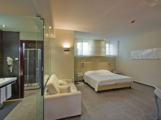 特斯塔尼套房旅馆