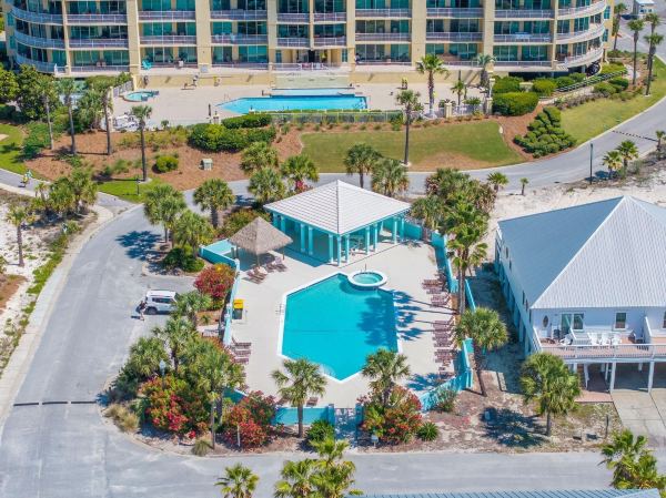 C'Est la VIE Hotel Overview