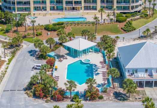 C'Est la VIE Hotel Overview