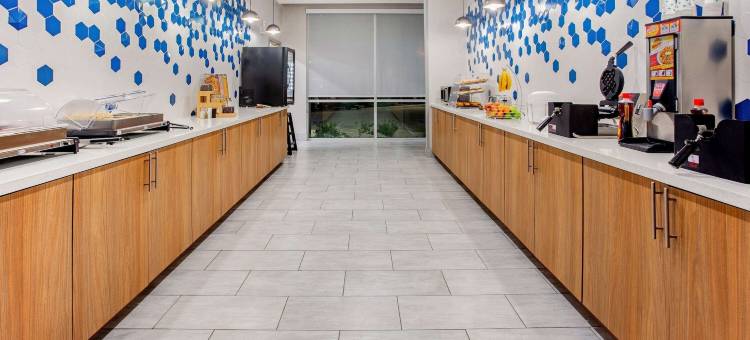 圣安东尼奥阿拉莫市拉昆塔温德姆套房酒店(La Quinta Inn & Suites by Wyndham San Antonio Alamo City)图片