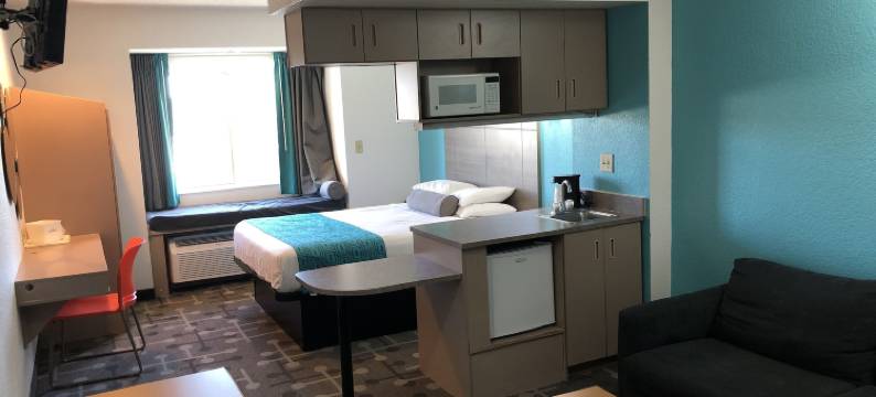 艾尔克格罗夫村温德姆豪生套房酒店(Howard Johnson by Wyndham Elk Grove Village/Chicago O'Hare)图片