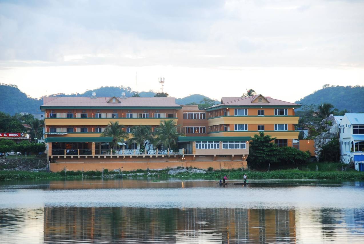 潘腾辉煌酒店及会议中心(Peten Esplendido Hotel and Conference Center)