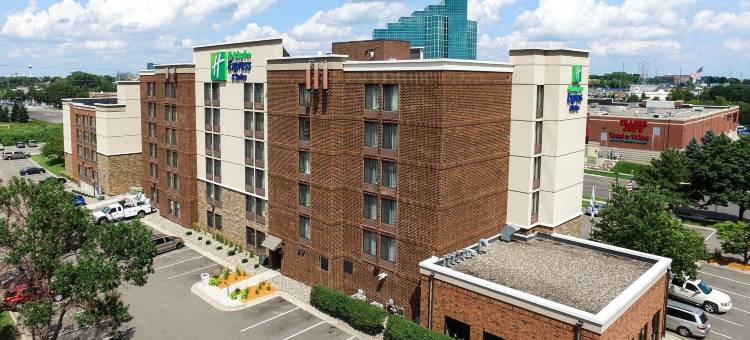 布卢明顿西智选假日套房酒店(Holiday Inn Express & Suites Bloomington - Mpls Arpt Area W)图片
