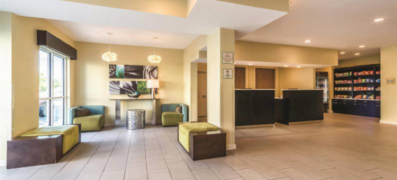 圣路易斯科林斯维尔拉昆塔温德姆套房酒店(La Quinta Inn & Suites by Wyndham Collinsville - St. Louis)图片