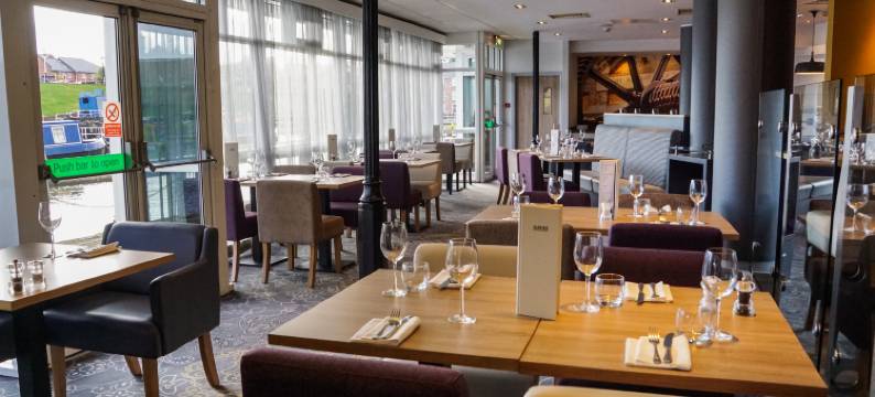 Holiday Inn 埃尔斯米尔港/柴郡橡树(Holiday Inn ELLESMERE PORT - CHESHIRE OAKS by IHG)图片