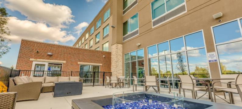 智选假日套房酒店-欧基莫斯/大学区(Holiday Inn Express & Suites OKEMOS - UNIVERSITY AREA by IHG)图片
