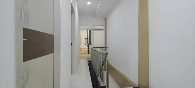 瑞德多兹酒店 - 近巨港贸易中心(RedDoorz at Tara Homestay Palembang)图片