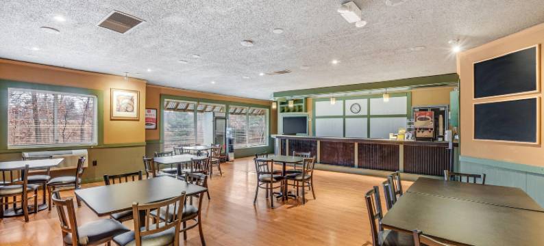 白厅近密西根冒险乐园伊克诺旅馆酒店(Econo Lodge Whitehall Near Michigan's Adventure)图片