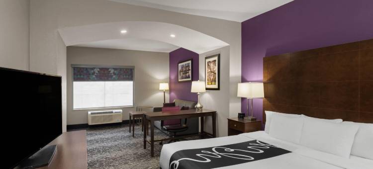 巴吞鲁日德纳姆斯普林斯拉昆塔温德姆套房酒店(La Quinta Inn & Suites by Wyndham Baton Rouge Denham Springs)图片