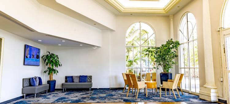 萨拉索塔市中心拉昆塔温德姆套房酒店(La Quinta Inn & Suites by Wyndham Sarasota Downtown)图片