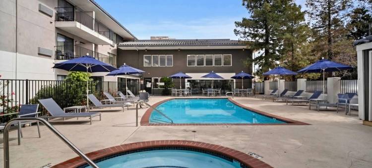奥克兰海沃德拉昆塔温德姆套房酒店(La Quinta Inn & Suites by Wyndham Oakland - Hayward)图片
