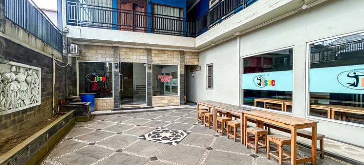 Sukabumi 红多兹家庭旅馆 Gor Icuk Sugiarto(RedDoorz at Gor Icuk Sugiarto Sukabumi)图片