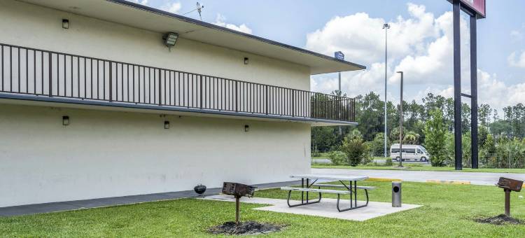 麦克莱伦尼红顶酒店(Red Roof Inn MacClenny)图片