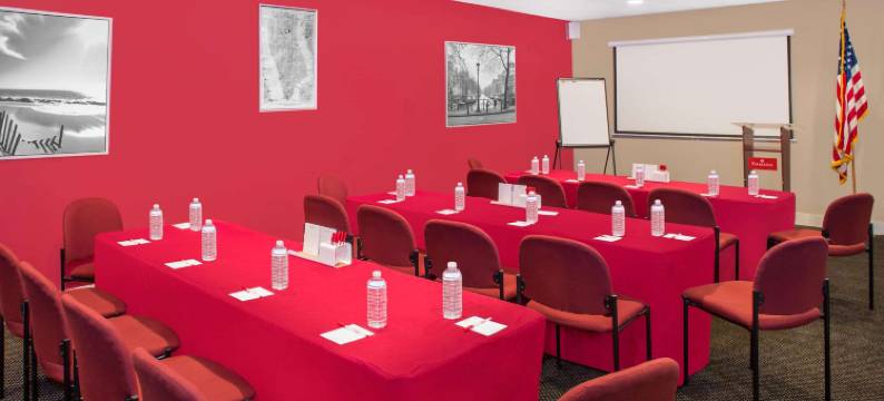 迈阿密温泉/迈阿密国际机场华美达酒店(Ramada by Wyndham Miami Springs/Miami International Airport)图片