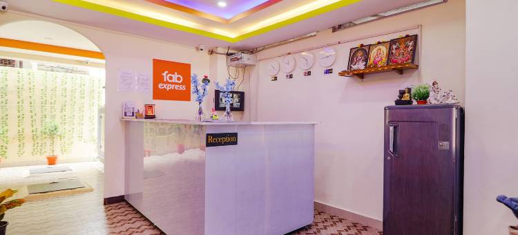Fabexpress Broholic 套房(FabExpress Broholic Suites - Nr Jntu Kukatpally)图片