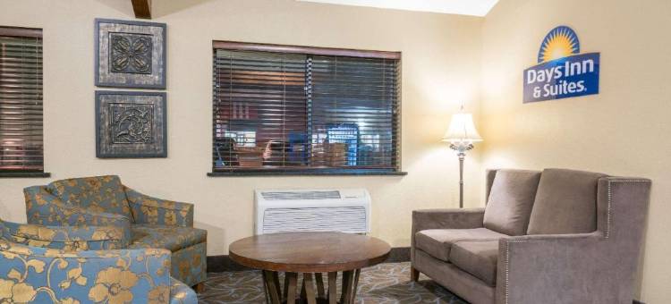 巴克斯特布雷纳德区戴斯套房酒店(Days Inn & Suites by Wyndham Baxter Brainerd Area)图片
