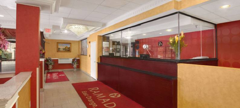 东奥兰治华美达酒店(Ramada by Wyndham East Orange)图片