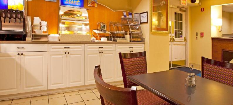 布拉塞尔顿温德姆呗盟酒店(Baymont by Wyndham Braselton / Winder)图片