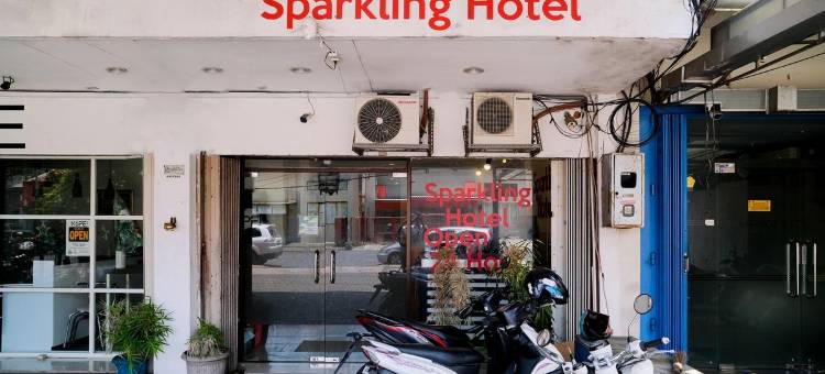 泗水红多兹闪耀酒店(RedDoorz at Sparkling Hotel Surabaya)图片