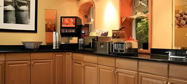 密尔沃基西北欢朋酒店(Hampton Inn Milwaukee-Northwest)图片