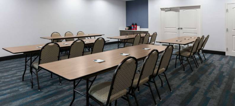 拉昆塔温德姆酒店套房，由温德姆富特沃思 - 布尔森运营(La Quinta Inn and Suites by Wyndham Ft. Worth - Burleson)图片