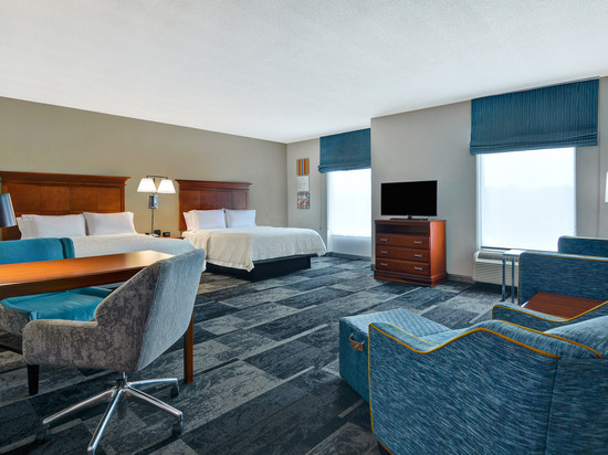 伯明翰胡佛广场欢朋套房酒店