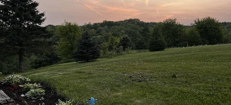 Scenic Views on 20 Acres! the Family Cabin Awaits. Sleeps 10图片