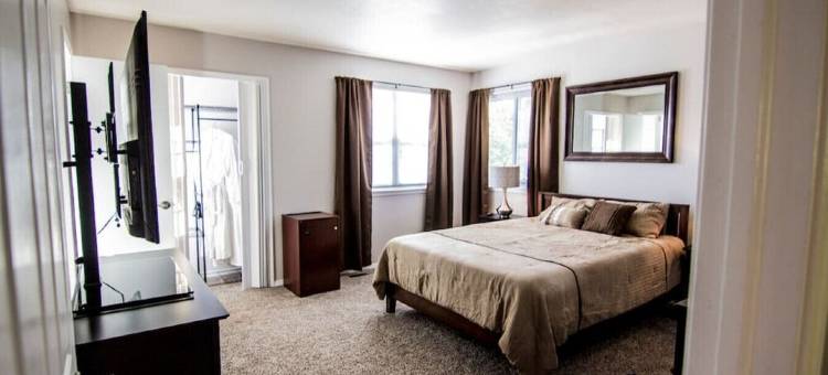 Mountain-View 5BR Retreat: Gym, Hot Tub, BBQ, Firepit, Playground, Sleeps 12图片