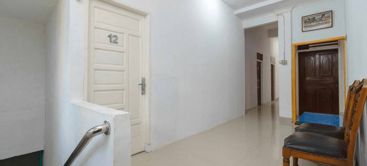 红门酒店Syariah尼尔斯塔修恩克雷塔阿皮基萨兰(RedDoorz Syariah Near Stasiun Kereta Api Kisaran)图片