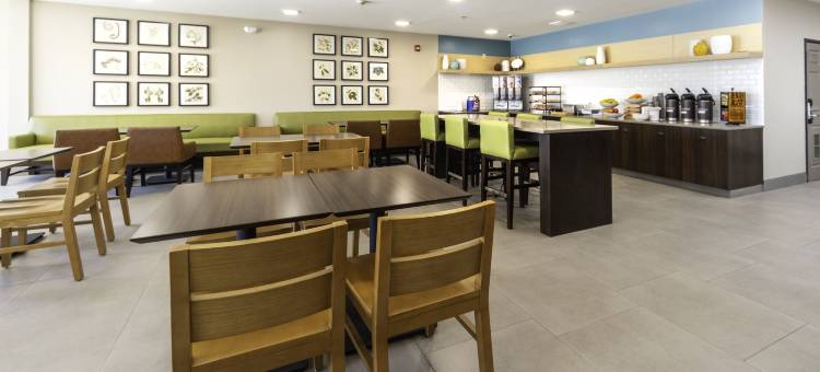 丽笙乡村旅馆及套房，卡明，靠近北方医院福赛斯(Country Inn & Suites by Radisson, Cumming, GA)图片
