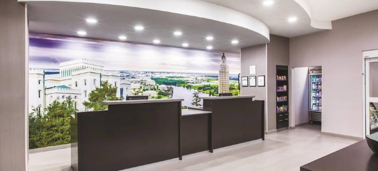 巴吞鲁日德纳姆斯普林斯拉昆塔温德姆套房酒店(La Quinta Inn & Suites by Wyndham Baton Rouge Denham Springs)图片