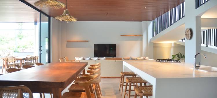格林希尔山城景8卧别墅带恒温泳池(Green Hill Mountain City View Villa 8 Bedrooms with a Private Heated Swimming Pool and a Movie Room)图片