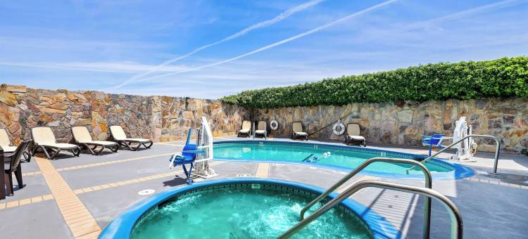 圣何塞中心城贝斯特韦斯特苏尔住宿普拉斯酒店(SureStayPlus Hotel by Best Western San Jose Central City)图片