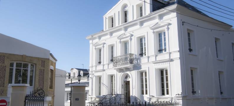 Logis 酒店拉邦纳德雷斯(Hotel de Charme la Bonne Adresse - Logis de France)图片