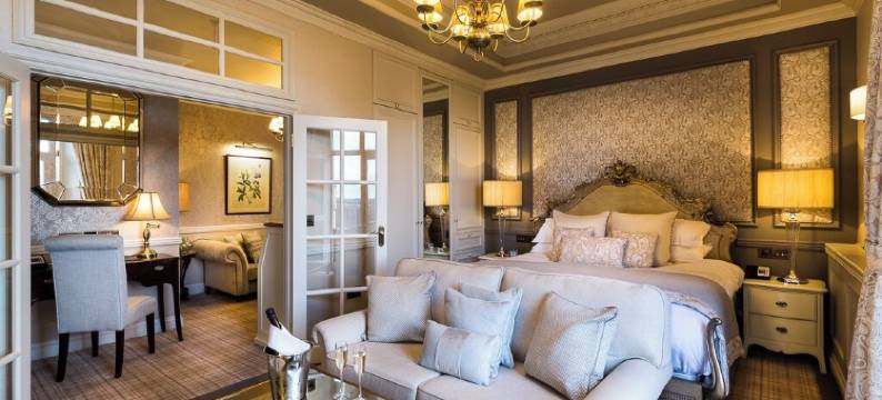 唐霍尔乡村之家酒店(Down Hall Hotel)图片