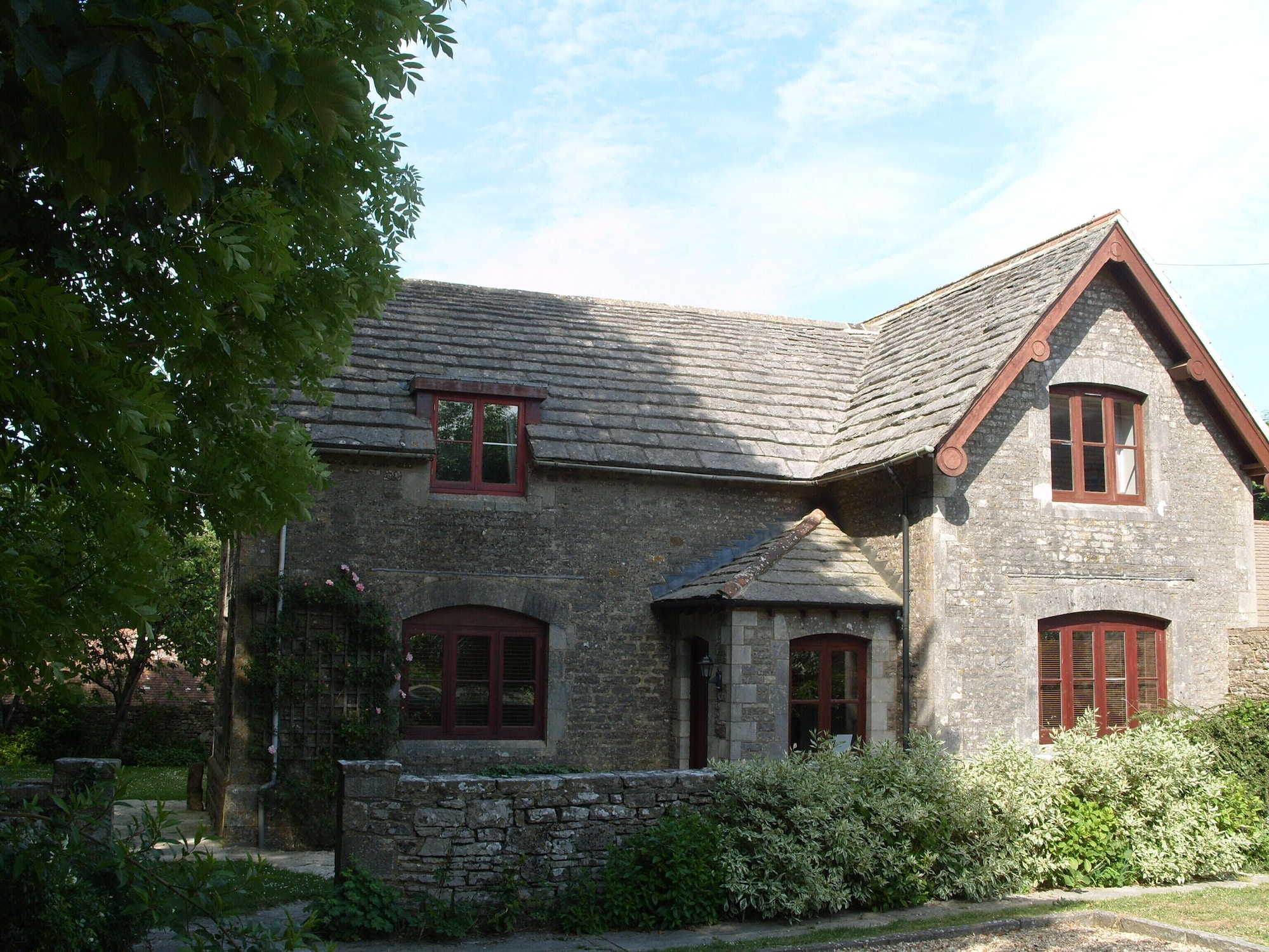 Kingston Country CourtyardOver view