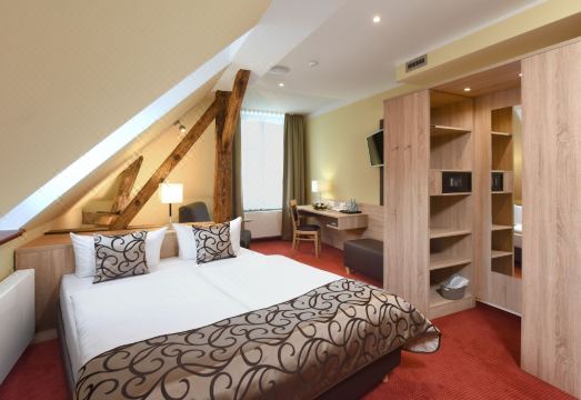 Port Inn Hotel Hotel Overview