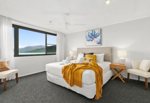 Cairns Aquarius Hotel Overview