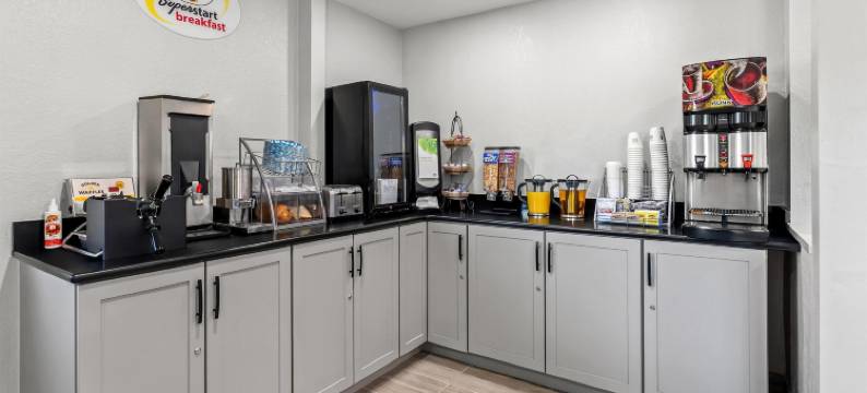 刘易斯顿奥本区速8酒店(Super 8 by Wyndham Lewiston Auburn Area)图片