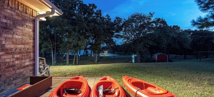 Cozy Lakefront Serenity-Dock & Boatlift, Firepit & Fish图片