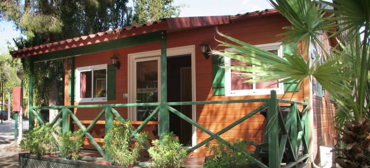 Chalet with air conditioning on beautiful park图片